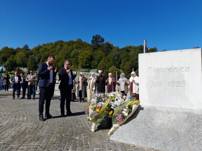 Obilježena 19. godišnjica Memorijalnog centra Srebrenica: Važan dan za preživjele žrtve genocida i historiju BiH