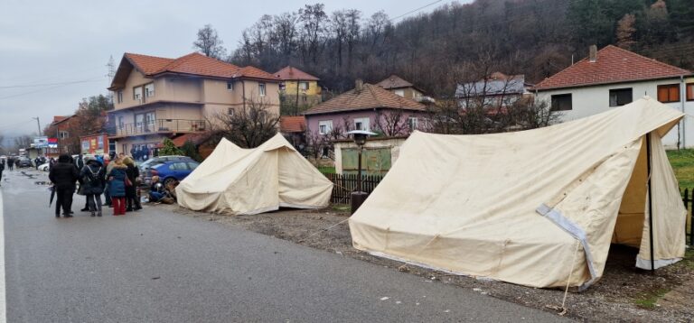NVO iz Srbije i sa Kosova: Kako se podižu nove barikade, tako se pakuju nove torbe