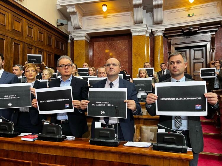 Poslanici opozicije podržali N1 i Novu S: Mrak u Srbiji bez slobodnih medija