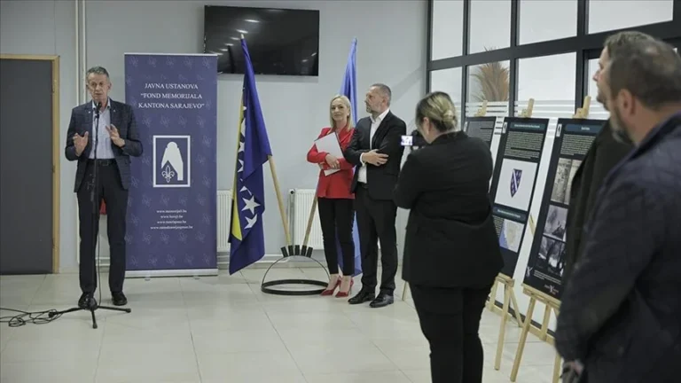 Izložba “Sarajevski maloljetni borci”: Ilustracija jedne mladosti koja je školske klupe zamijenila rovovima i linijama odbrane