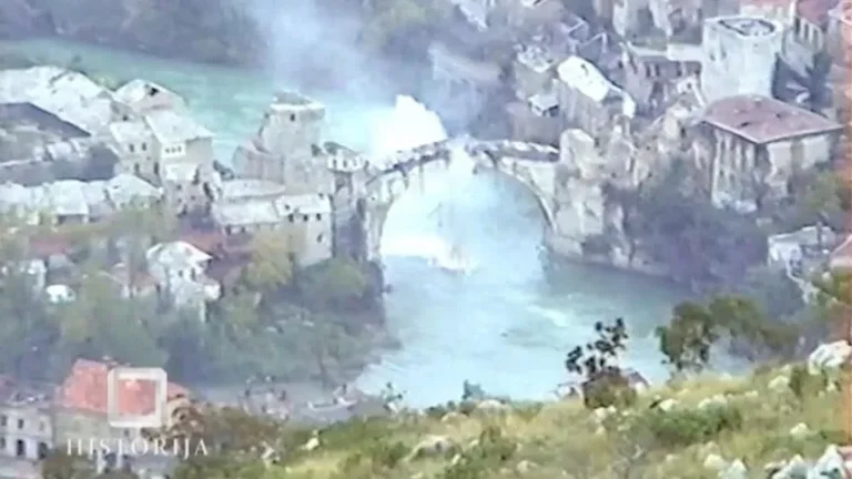 JOB i Centar za mir iz Mostara objavili dosad neviđene snimke rušenja Starog mosta